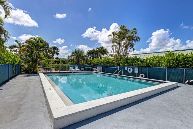 Building Photo - ** NEAR DOWNTOWN ** 2 BED / 2 BATH CONDO -...