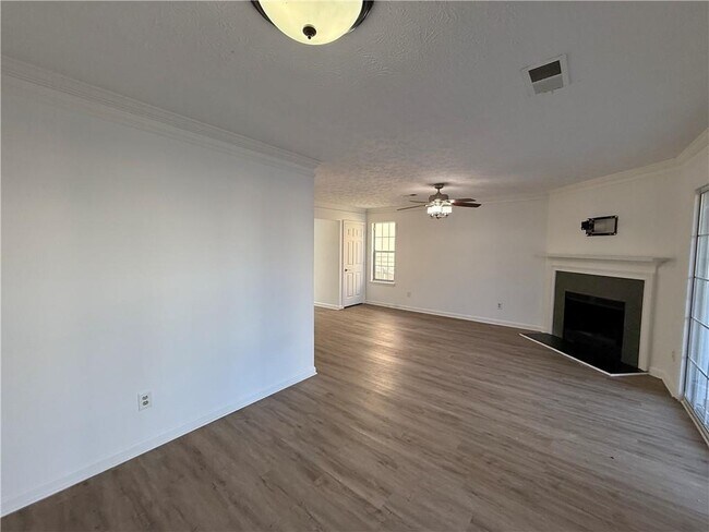 Building Photo - 3859 Meadow Creek Dr