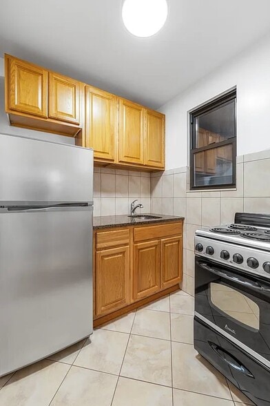 Building Photo - 100 St Marks Pl