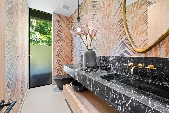 Building Photo - 8625 NE 10th Ave