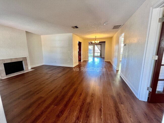 Building Photo - 2016 Canal Dr