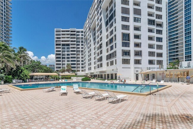 Building Photo - 3505 S Ocean Dr