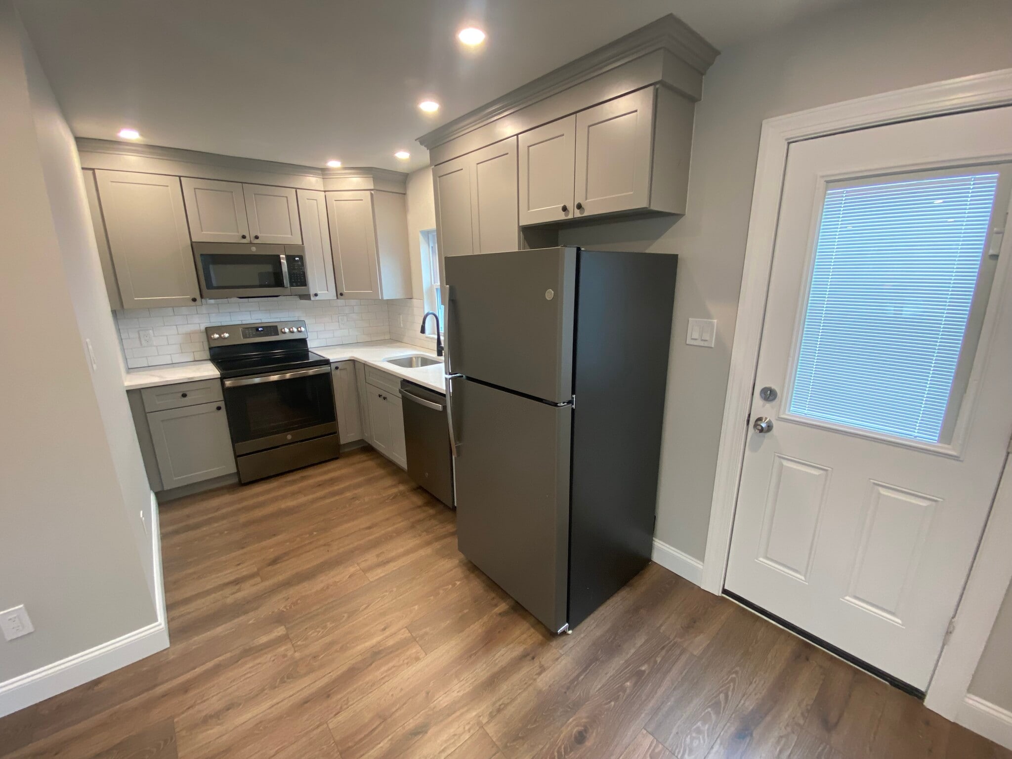 Kitchen - 417 Jones St