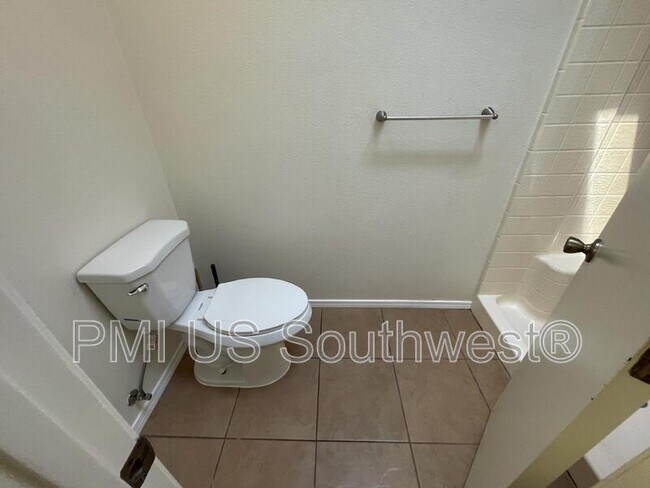 Building Photo - 3371 Sharon Ln