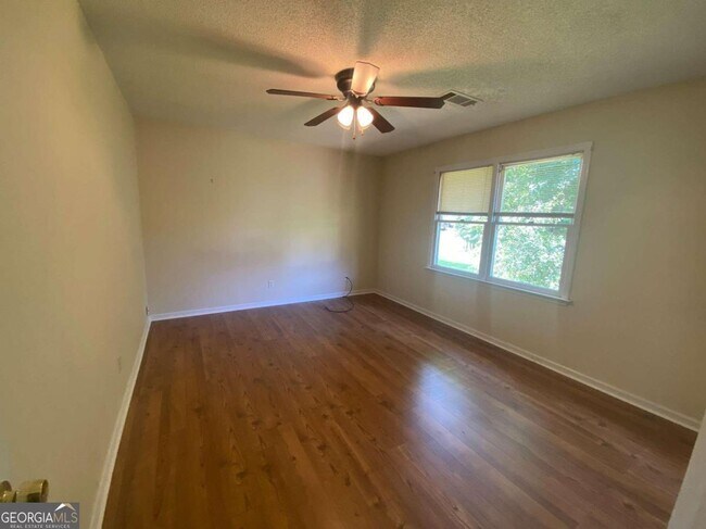 Building Photo - 4424 Oak Creek Dr