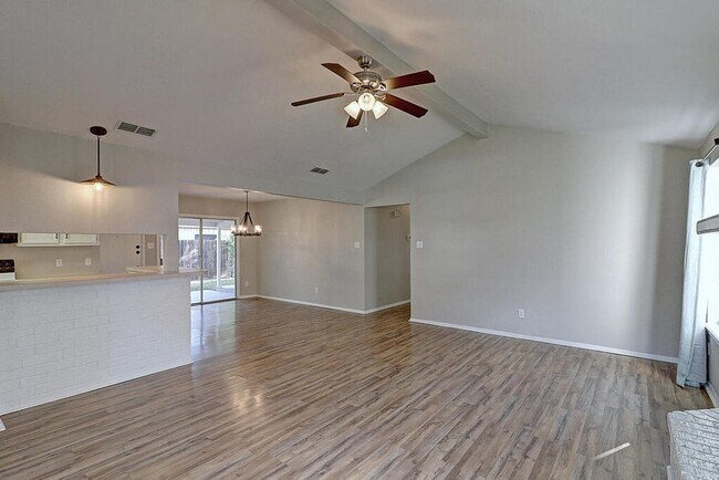 Building Photo - 913 St Timothy St