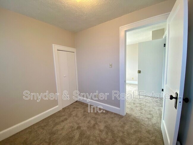 Building Photo - 623 Doris Ave