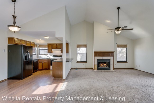 Building Photo - 3 br, 2 bath Apartment - 580 W. 3rd 580 W 3rd