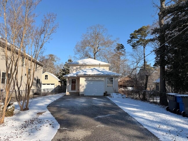 Building Photo - 703 Parkside Ave