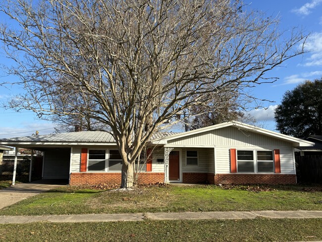 Primary Photo - 641 Mary Ann St