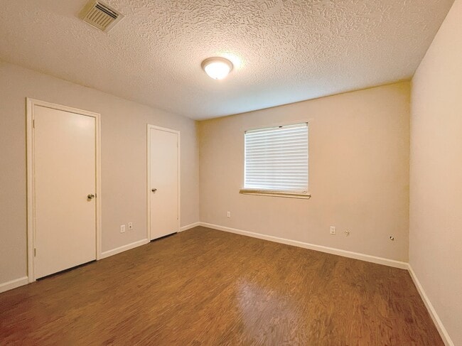 Building Photo - 4035 Lotus Dr