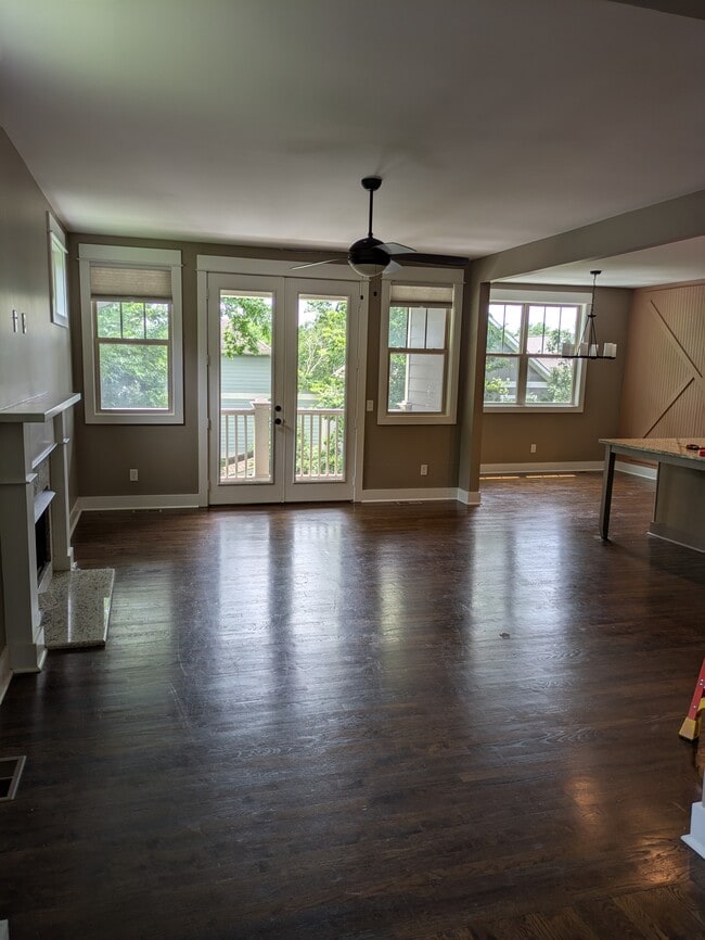 Building Photo - 2024B Straightway Ave