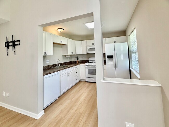 Building Photo - 39849 N Harbor Ridge Dr