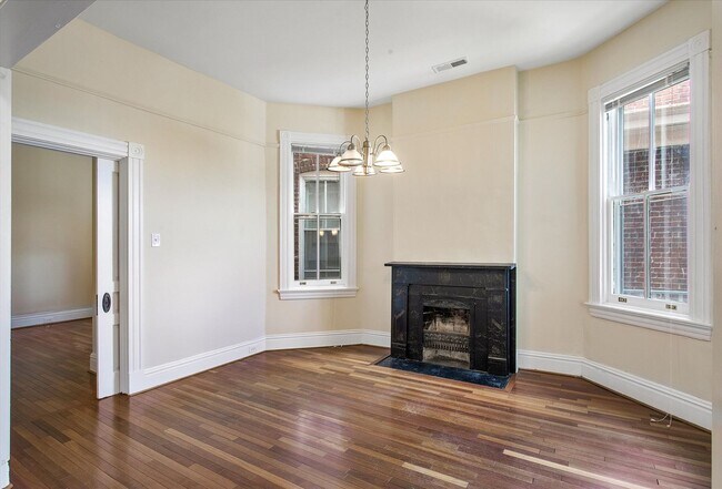 Building Photo - Swanky 2000 sf duplex in the heart of Church Hill
