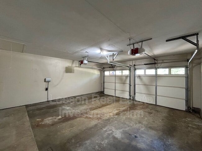Building Photo - 241 Rossitter St
