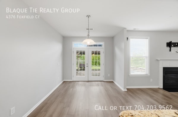 Building Photo - 4376 Foxfield Ct