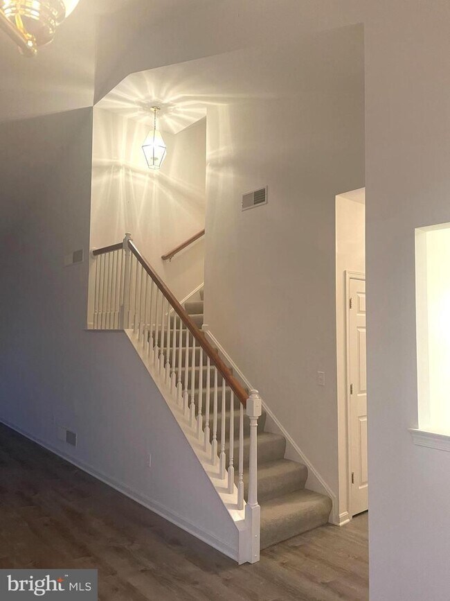 Building Photo - 2066 Deer Run Dr