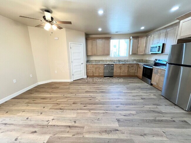 Building Photo - 1396 Rincon Dr