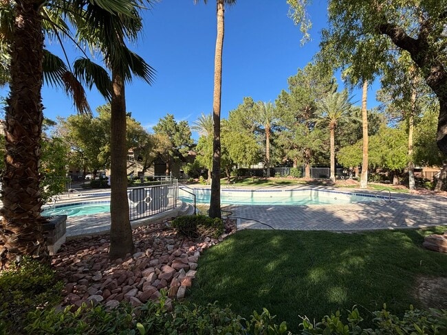 Building Photo - Gorgeous 2bed/2 bath condo in Southwest!