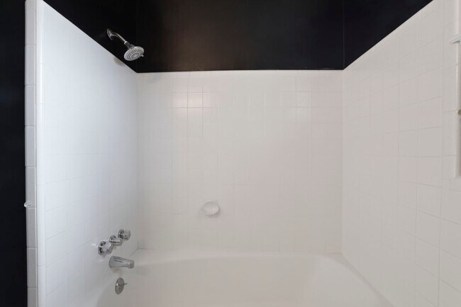 Bath/Shower - 1177 Fay Cir