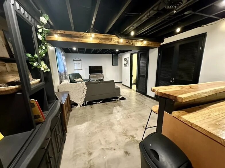 Building Photo - 1207 Sandburg Dr