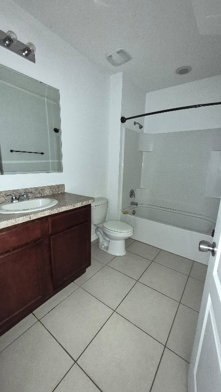 Building Photo - 136 Tracy Cir