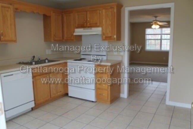 Building Photo - 42 Priscilla Dr