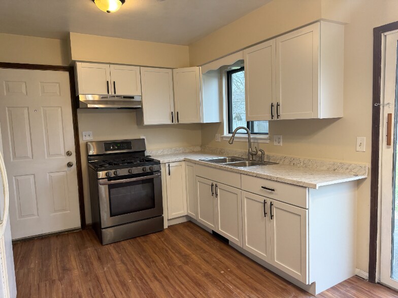 Building Photo - 5814 Laporte Dr