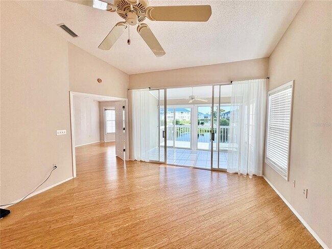 Building Photo - 1011 Pelican Ct