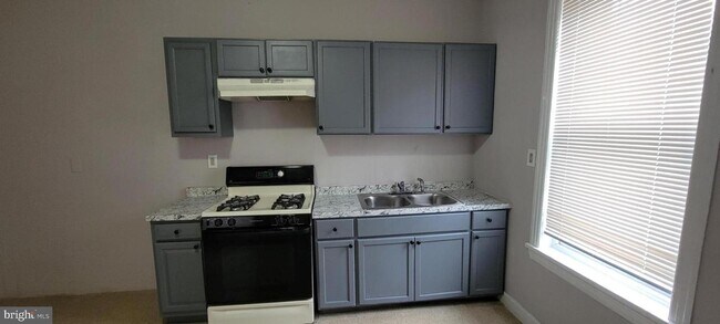 Building Photo - 250 N 52nd St