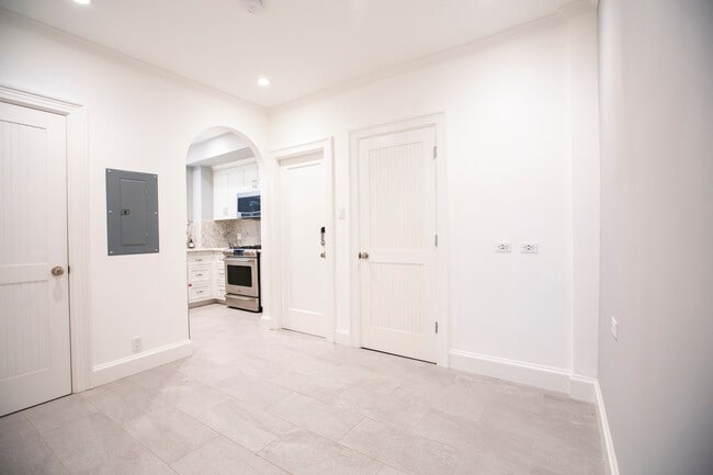 Building Photo - 1870 Jackson St