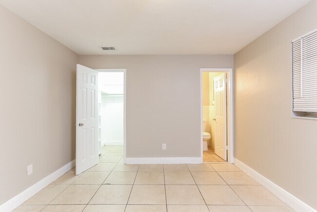 Building Photo - 1181 NW 19th St