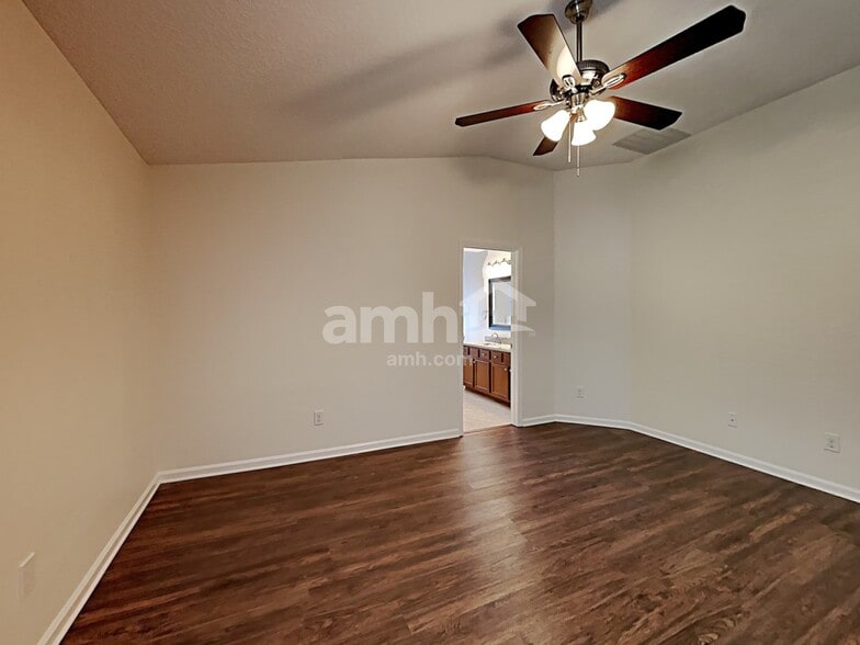 Building Photo - 96405 Commodore Point Dr