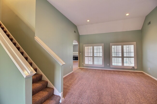 Building Photo - 1325 Rain Hollow Cir E