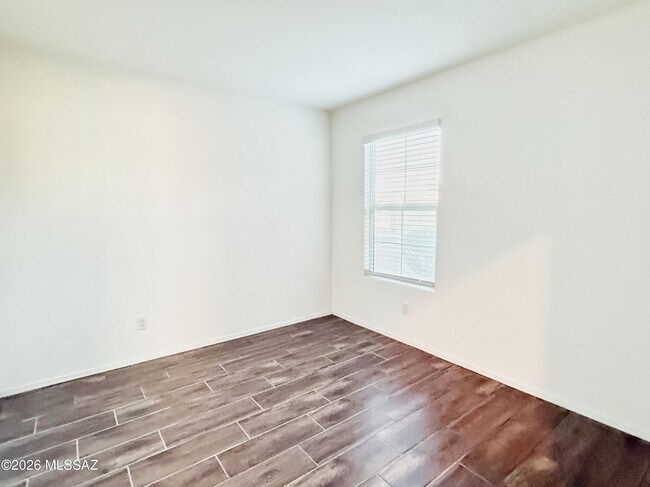 Building Photo - 12253 N Sutter Dr