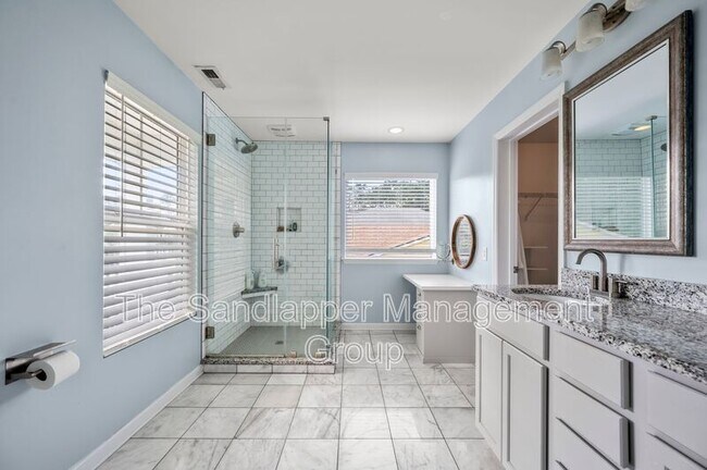 Building Photo - 7430 Northgate Dr