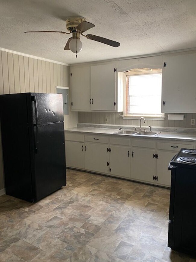 Building Photo - 1005 Blanchard Dr
