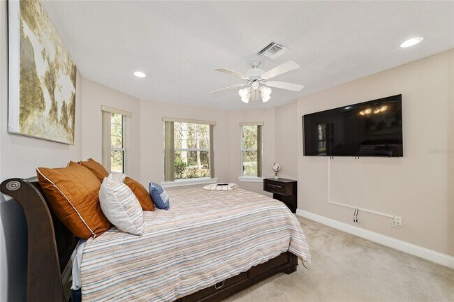 Building Photo - 1706 SW 27th St