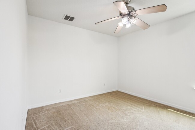 Building Photo - 1126 Maumee St