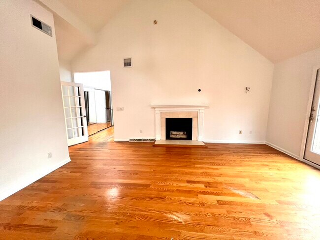 Master Bed - 56 Red Coat Rd