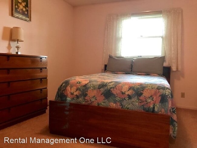 Building Photo - 2 br, 1.5 bath House - 4865 Lakeview