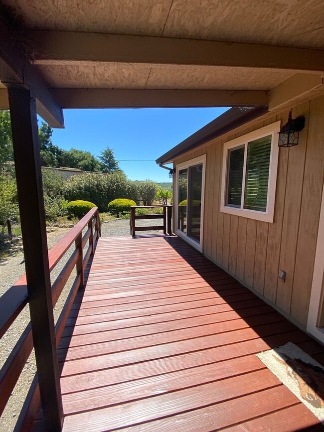 Building Photo - Private, Gated and Views -2 Bdm 2 Bath Gra...