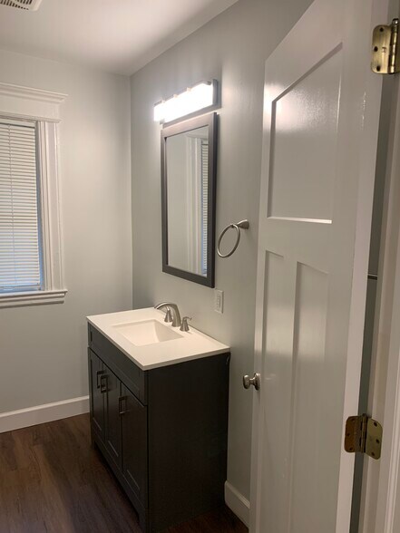 Building Photo - 152 Rosedale St