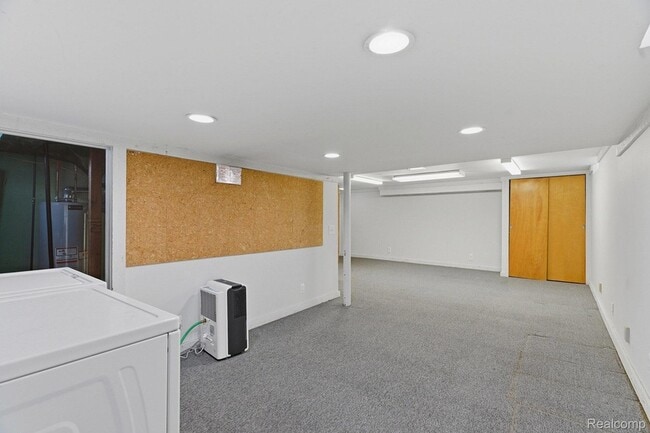 Building Photo - 1111 Holland St