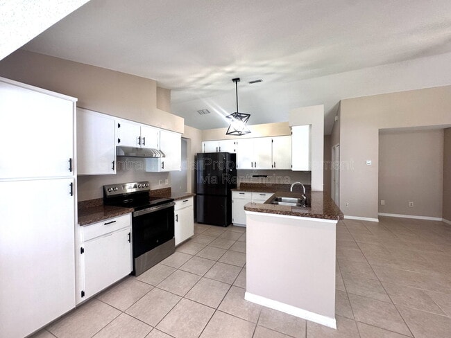Building Photo - 5130 Sun Palm Dr