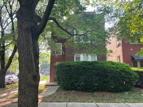 Building Photo - 1657 N Linder Ave