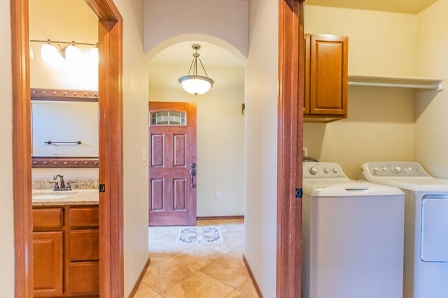 Building Photo - Great 3 Bedroom/2 Bath Home!