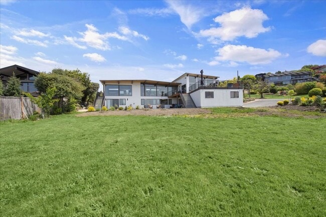 Building Photo - 4Bd/3.25Ba Shoreline House