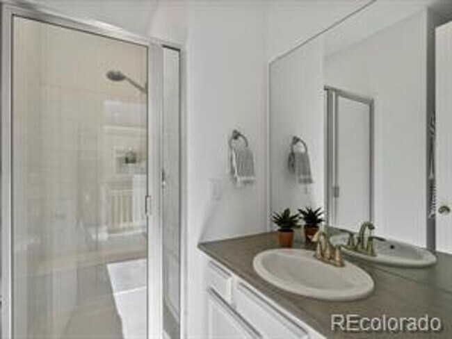 Building Photo - ***Beautiful 4 bed 3 bath nearly-new home ...