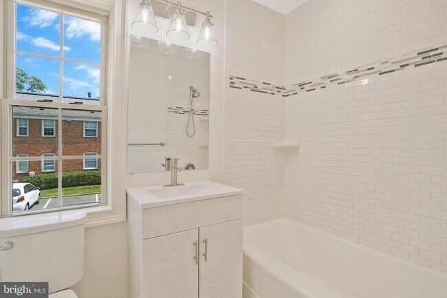 Building Photo - 2505 Arlington Blvd